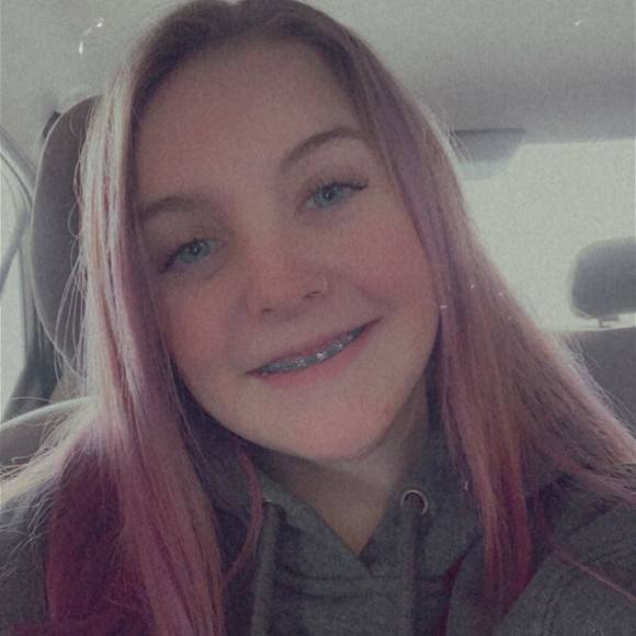 Megan Brenot - Poshmark Profile Picture of Megan Brenot (@mebrenot) on Poshmark