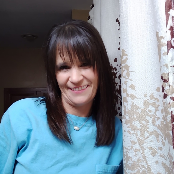 Profile Picture of Amanda Chambers (@amandachambe129) on Poshmark