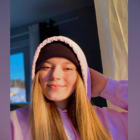 Profile Picture of Marie-ann Lespérance (@marieee226) on Poshmark