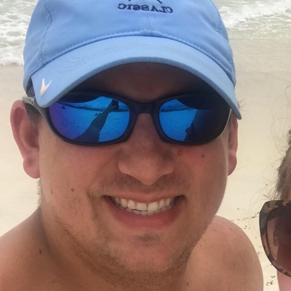 Profile Picture of David Warner (@davidwarnerjr) on Poshmark