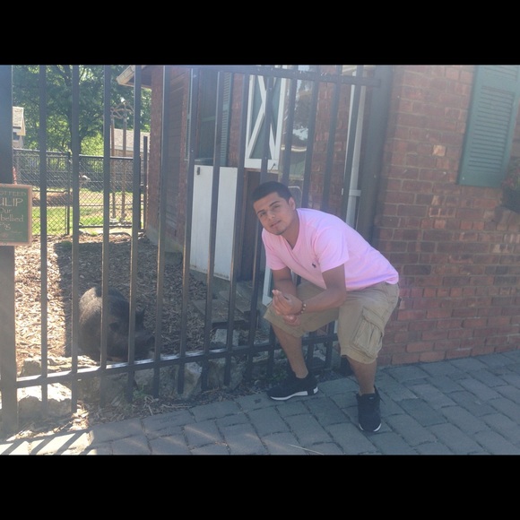 Profile Picture of Richard Rosales (@richardrosales_) on Poshmark