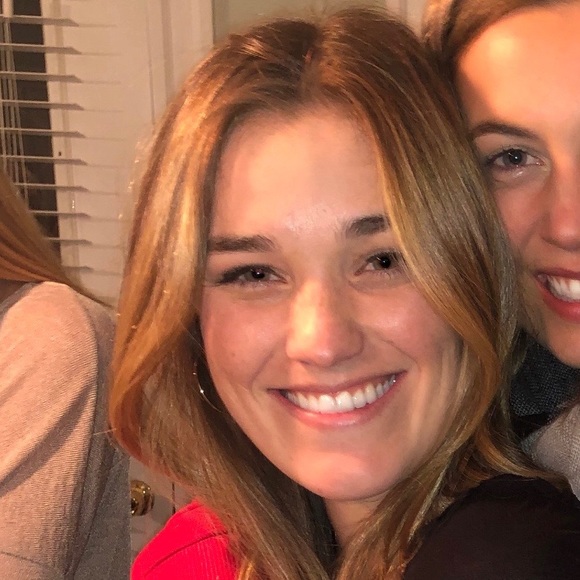 Profile Picture of Joanna Albert (@jalbert112) on Poshmark