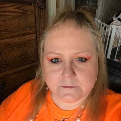 Profile Picture of Lauri Lee Roberts (@LauriLeeRobert1) on Twitter