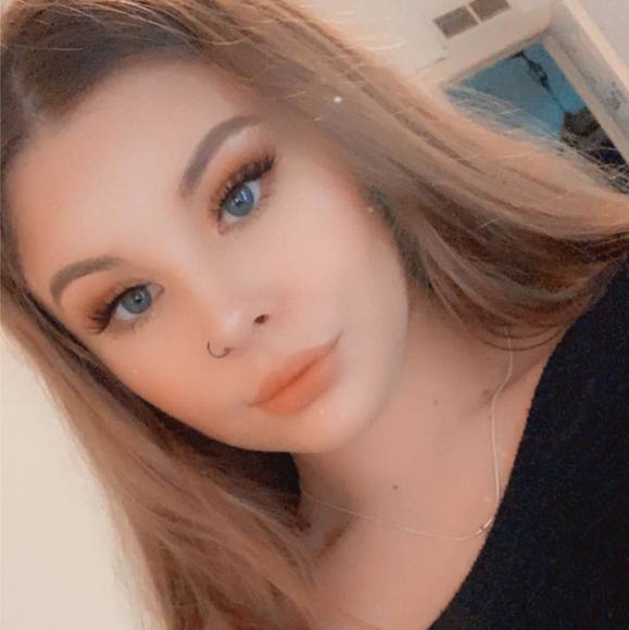 Profile Picture of Aiyana Lee (@aiyana_lee) on Poshmark