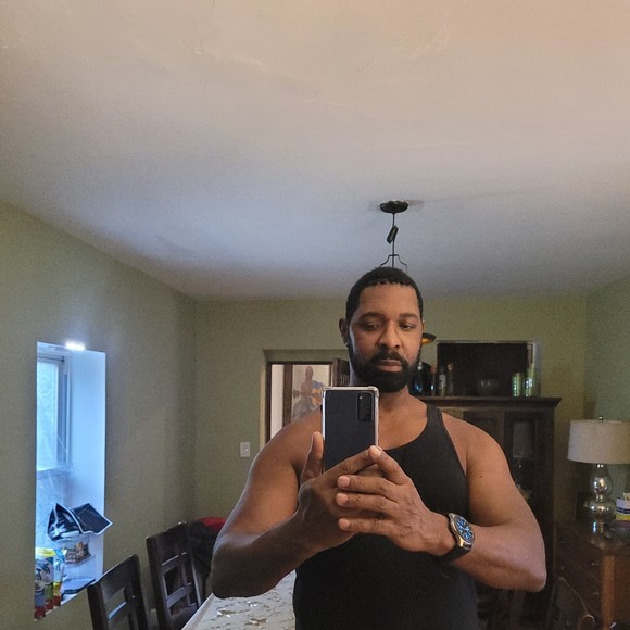 Profile Picture of Kenneth Young (@12getin) on Poshmark