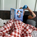 Profile Picture of Carly (@cocktails_and_currentreads) on Instagram