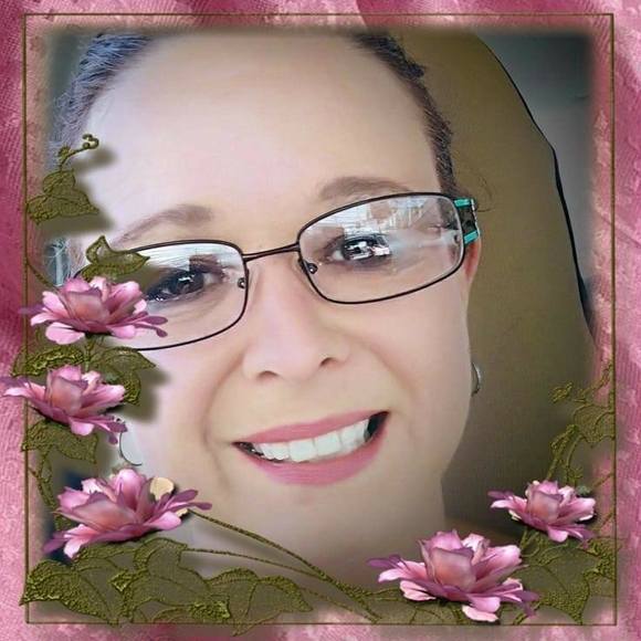 Profile Picture of Kimberly Swift (@klswift37) on Poshmark