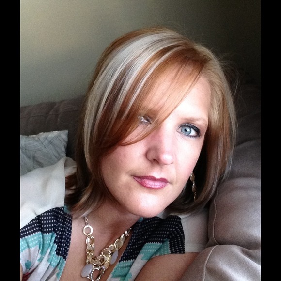 Profile Picture of Jennifer Bender (@jennbender) on Poshmark