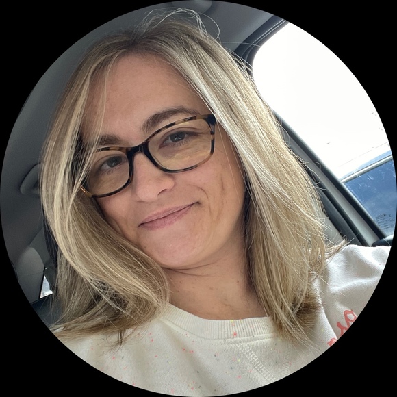 Profile Picture of Andree Mccuiston (@andree0910) on Poshmark