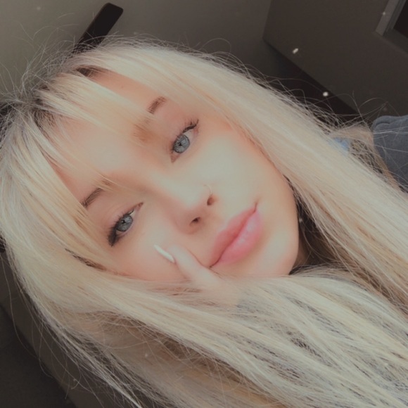 Profile Picture of Skylar Jory (@skylarjory) on Poshmark