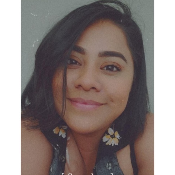 Profile Picture of Vianey Ramirez (@vianeyramire665) on Poshmark