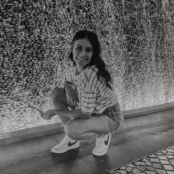 Profile Picture of Hailee Larsen (@hailee_larsen) on Poshmark