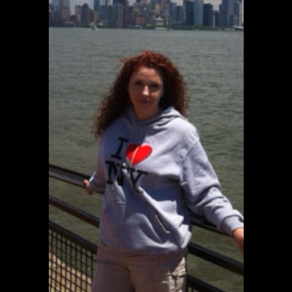 Profile Picture of Misty Fields (@mistyfields) on Poshmark