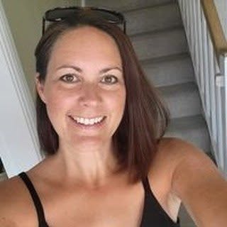 Profile Picture of Amanda Aveyard (@amandaaveyard) on Instagram