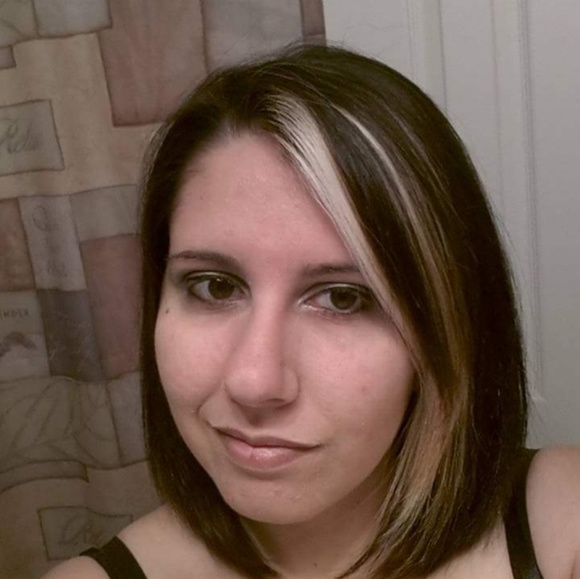 Profile Picture of Megan Colitti (@megancolitti) on Poshmark