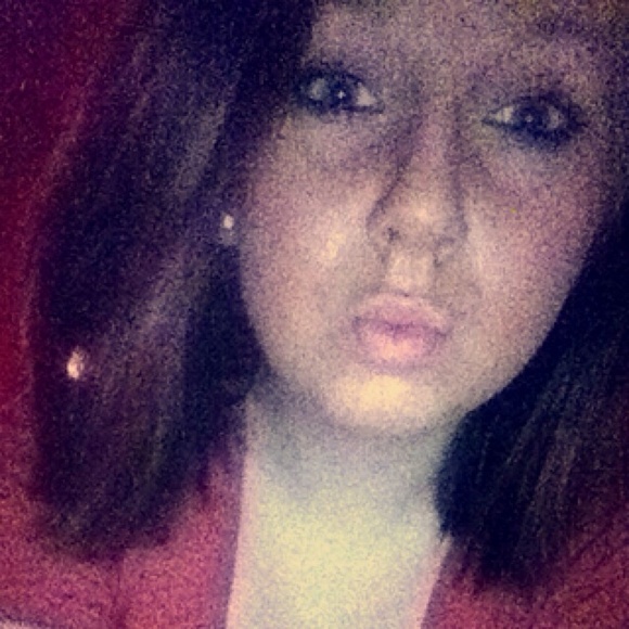 Profile Picture of Rachel Unruh (@rachelunruh13) on Poshmark