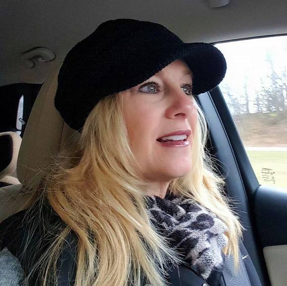 Profile Picture of Lori Martin (@martinlori67) on Poshmark