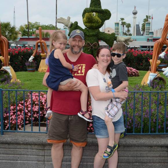 Profile Picture of Cheryl Moyer (@cherylmoyer48) on Poshmark