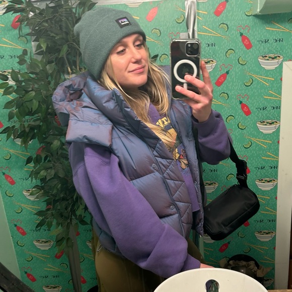 Profile Picture of Laramie Bradovka (@larabean432) on Poshmark