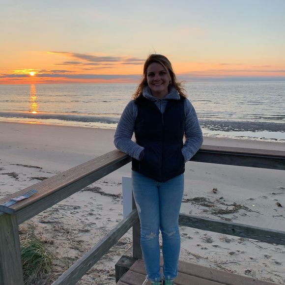 Profile Picture of Julia Roderick (@jmroderick) on Poshmark