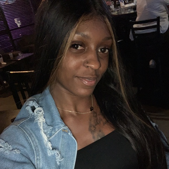 Profile Picture of Lareese Johnson (@luhreese) on Poshmark