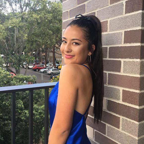 Profile Picture of Amira Bajema (@amirabajema) on Poshmark