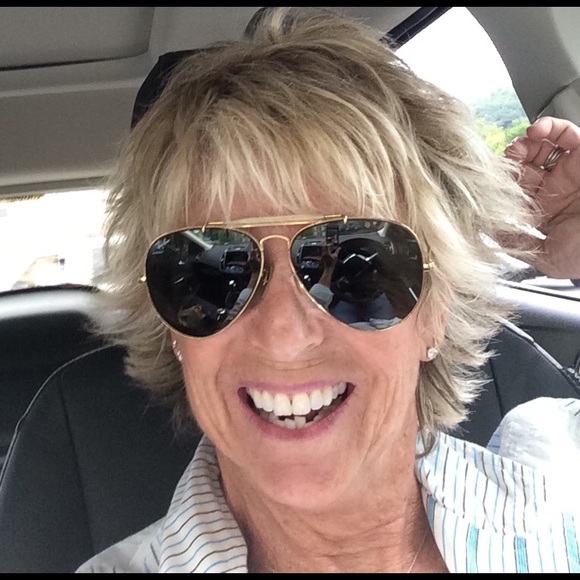 Profile Picture of Cynthia Key (@cynthiakey1) on Poshmark