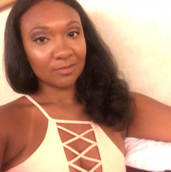 Profile Picture of Eddania Estrada (@eddania92) on Poshmark