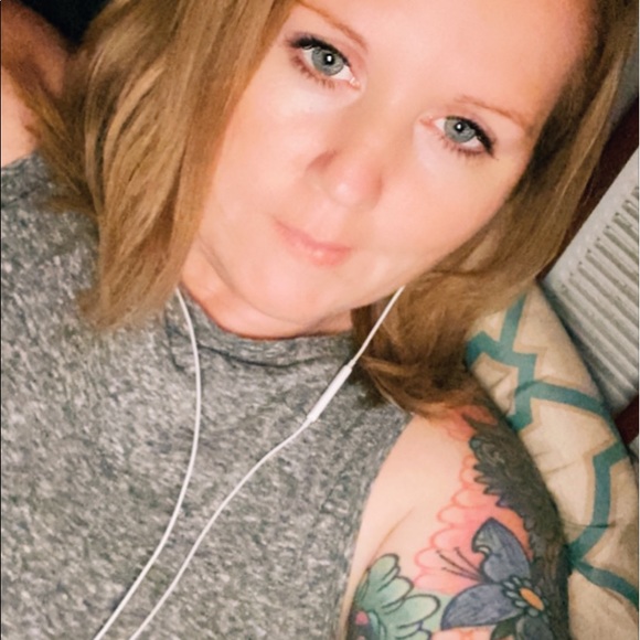 Profile Picture of Mandy Cottrell (@katespade76) on Poshmark