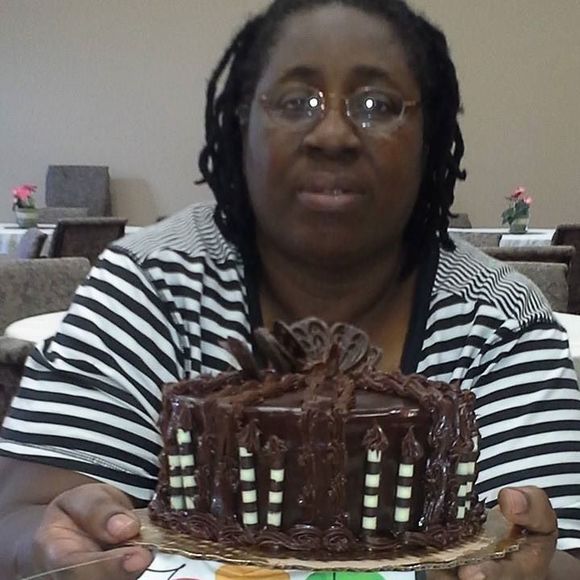 Elnora Alie - Poshmark Profile Picture of Elnora Alie (@ellyalie1) on Poshmark