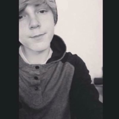 Profile Picture of Noah Matthews (@aloserwithaface) on Twitter