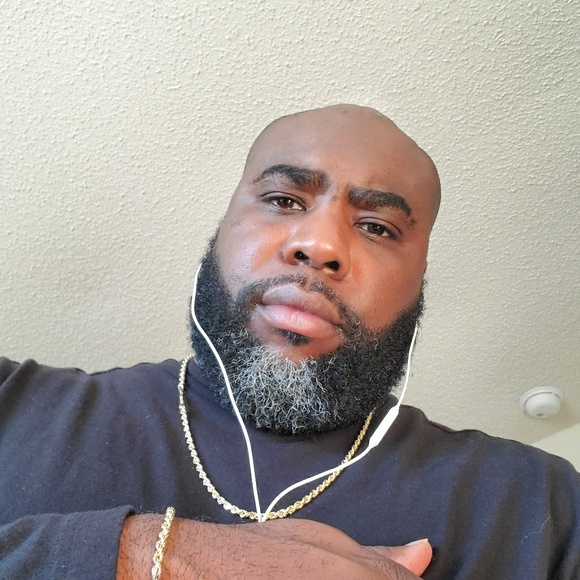 Profile Picture of Kevin Petty (@kevinpetty76) on Poshmark