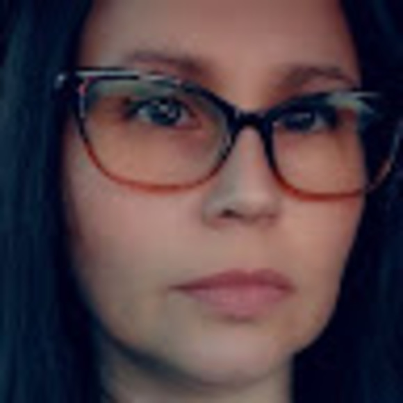 Profile Picture of K Anderson (@klanderlynz) on Poshmark