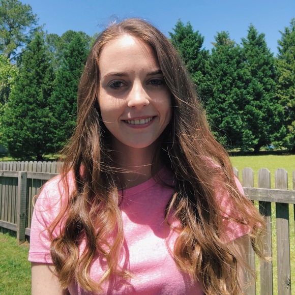 Profile Picture of Robin Parnell (@robinwparnell) on Poshmark