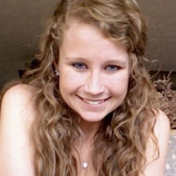 Profile Picture of Kristen Siegfried (@ksiegfried) on Poshmark