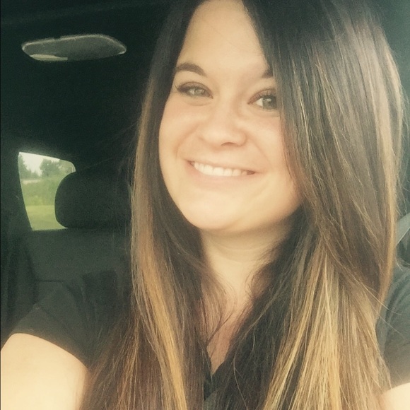 Profile Picture of Lisa Gauss (@smitha011) on Poshmark