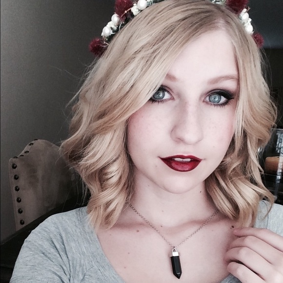 Profile Picture of Bailey Gordon (@abibai) on Poshmark