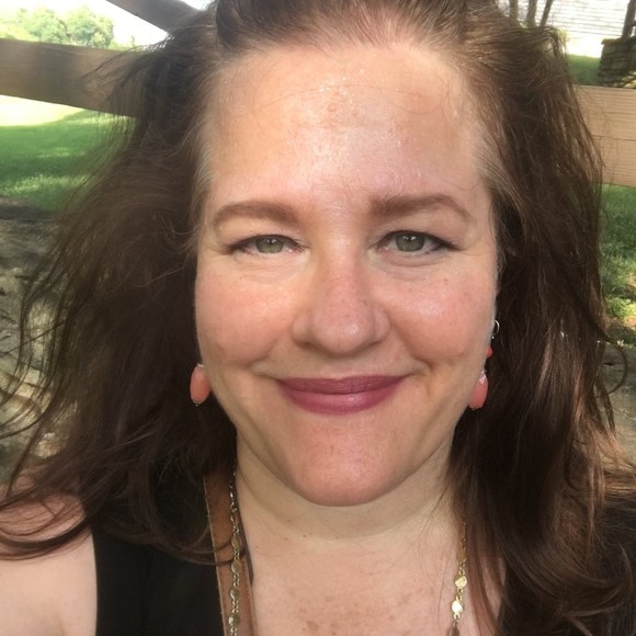 Profile Picture of Kim Kish (@kimkish124) on Poshmark