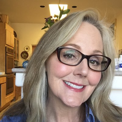 Profile Picture of Stephanie Jezwinski (@sjezwinski) on Twitter