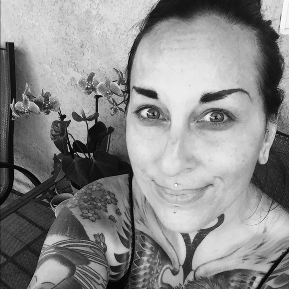 Profile Picture of Lakia Heinitz (@lakiazcloset) on Poshmark