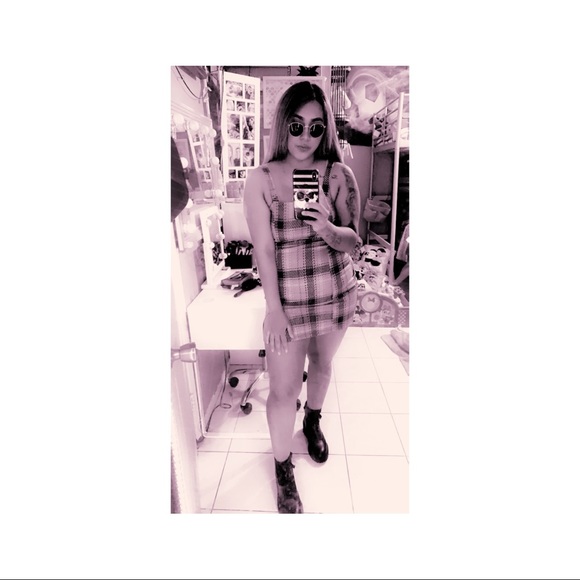 Profile Picture of Cecilia Andrade (@ceciliaandra925) on Poshmark