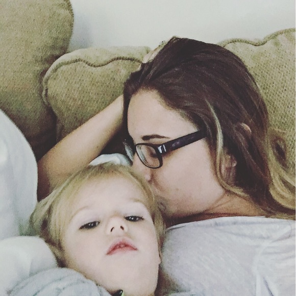 Profile Picture of Ariel Knight (@acknight92) on Poshmark