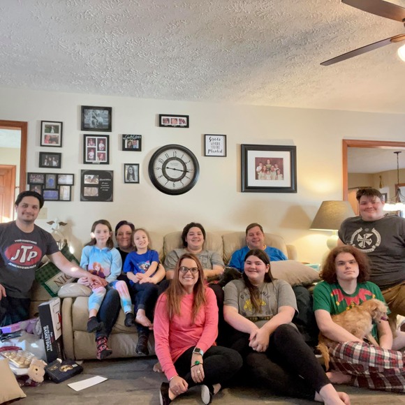 Profile Picture of Elizabeth Huhman (@anameara) on Poshmark