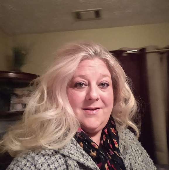 Profile Picture of Dawn Crosby (@dawn_crosby) on Poshmark