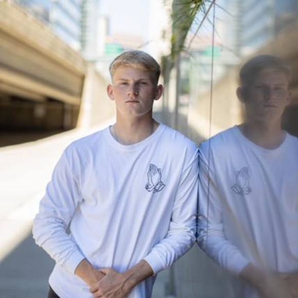 Profile Picture of Deena Fischer (@fischermom8198) on Poshmark