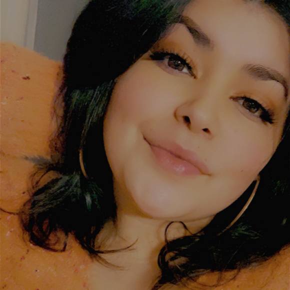 Profile Picture of Alexandria Valentin (@alpalmaria) on Poshmark