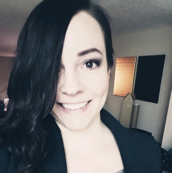 Profile Picture of Ashley Kunzie (@letsgocaps) on Poshmark