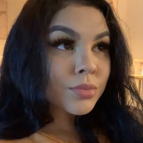 Profile Picture of Johana Marotta (@johanamarottaa) on Poshmark