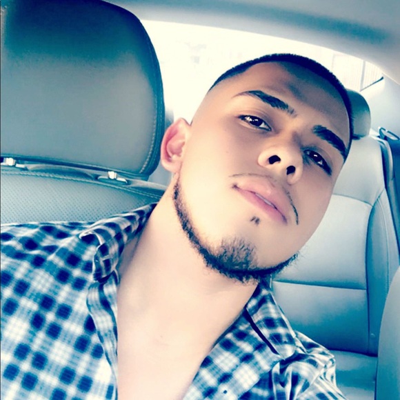 Profile Picture of Daniel Pena (@dpena994) on Poshmark