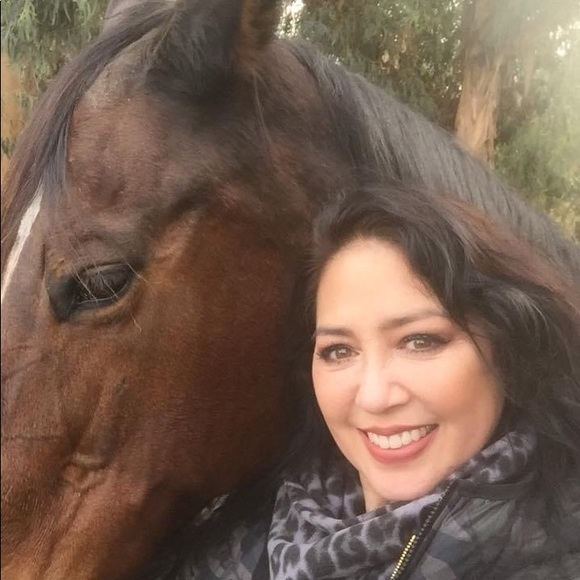 Profile Picture of Michelle Schonemann (@mishababy712) on Poshmark